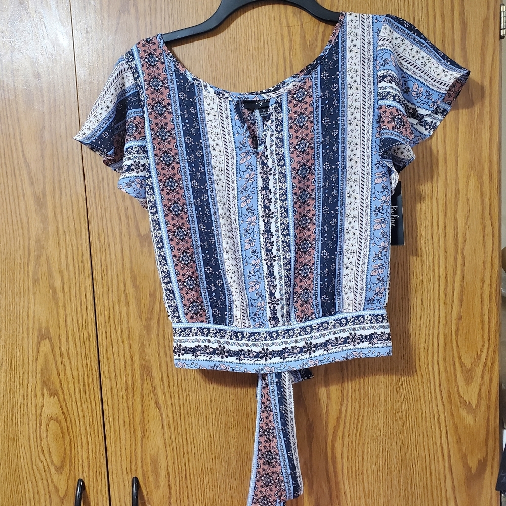 - New without tags Byline Top size medium